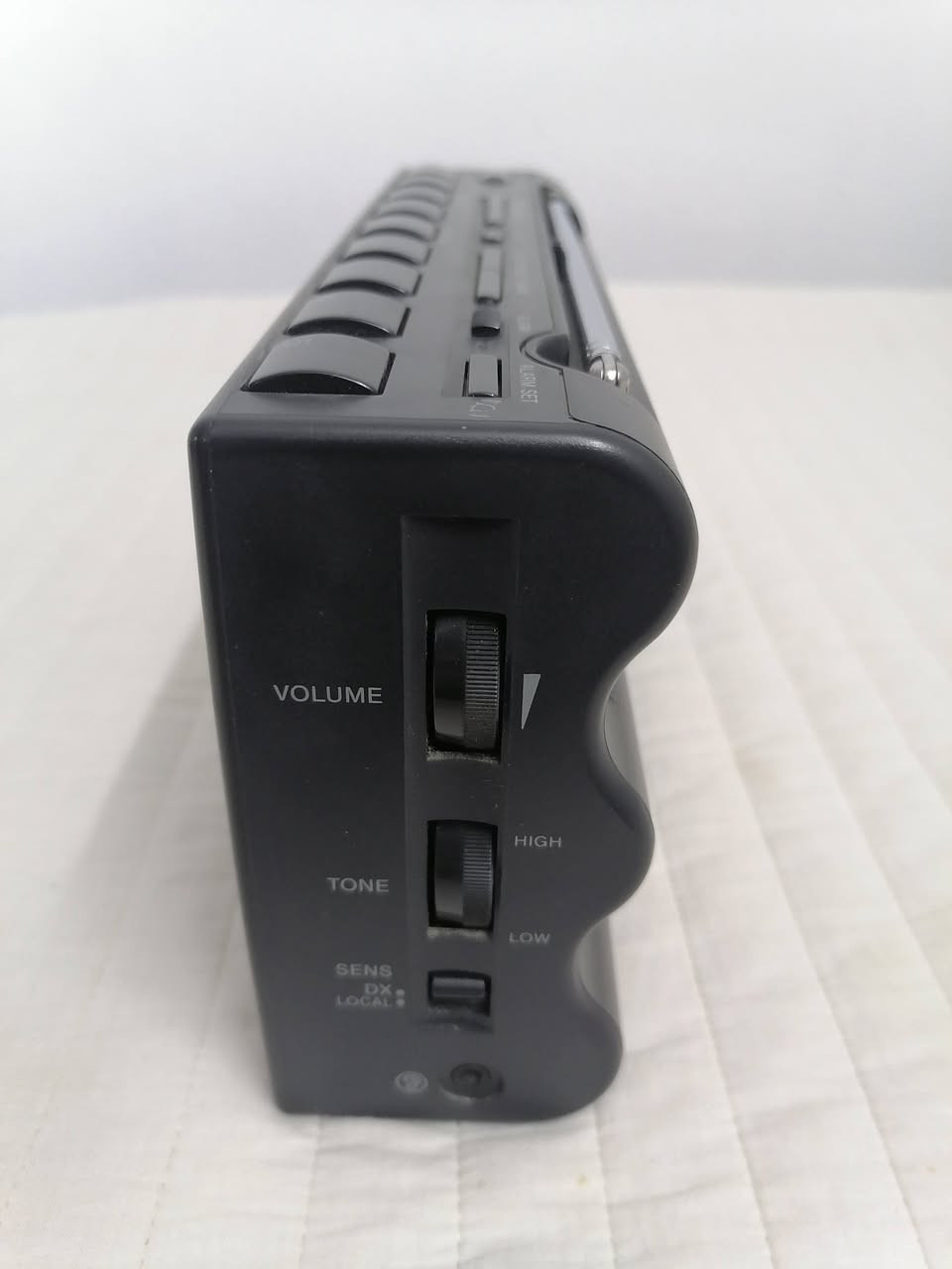 السلام عليكم جهاز جديد جديد جدآ
سوني ٣ موجات مع خزن ٥ محطات جديد حتى كتاباته ممسوحه يعني ممستخدم الجهاز ٤ بطاريات قلم مع كيبل كهرباء بي مواصفات حلوه باحث تلقائي باحث يدوي 
العنوان بغداد - البياع موجود ***********‪ واتساب
