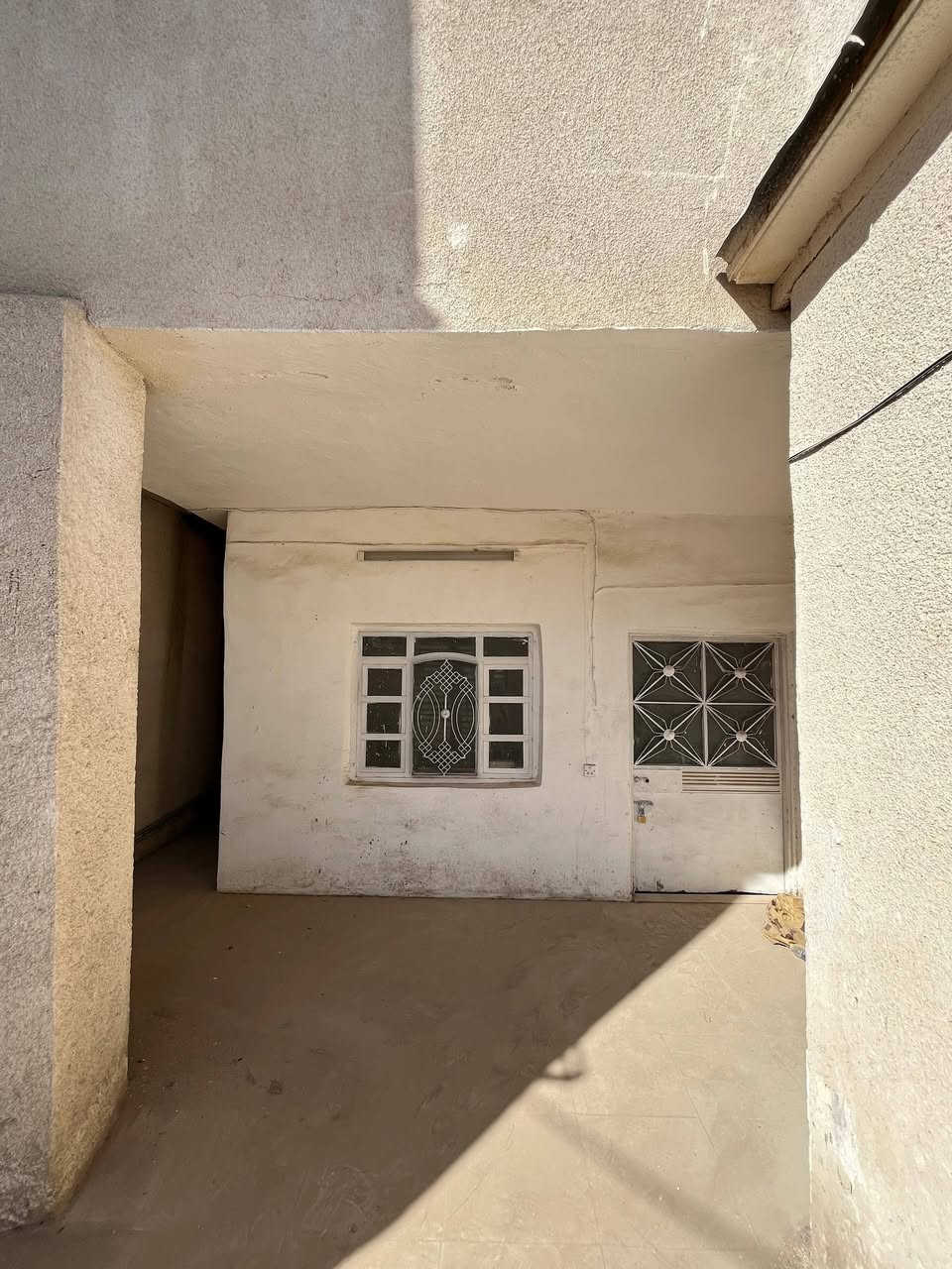 السلام عليكم
للبيع
مشتمل ١١٥ متر في أبو دشير منطقة الضغط
خلف شارع مخبز الكناري 
البيت طابقين، ٣ غرف نوم, حمام ومطبخ
ترميم جديد
مجاري وكهرباء وماء
سيراميك أرضية جديد
سيراميك جدران المطبخ والحمام جديد

الاتصال ع الرقم
أو واتس اب
***********
