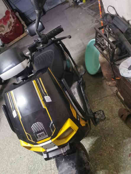 السلام عليكم عندي دراجة شحن نضيفه والعقل علفحص
3 گير 6 بطاريات نضيفات مديل 2025 
مكاني بغداد حي العامل 
السعر 550 بيع او مراوس 
***********
