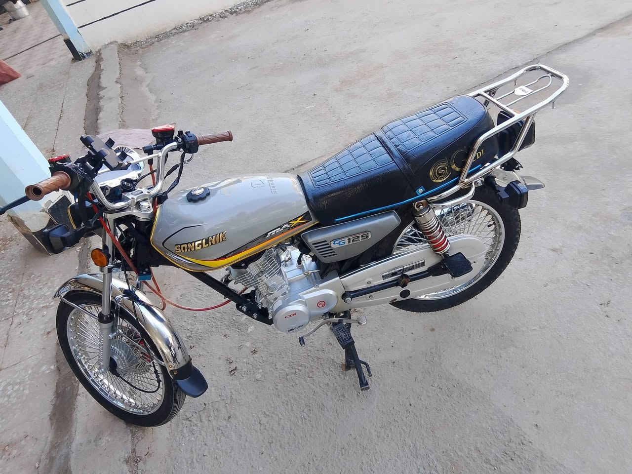 بيع مستعجل تايكر موديل 25 صارله  شهر طالعه منل وكيل شرط مكفوله منل شخط كلشي شغال اي نقص مابيه (اوراق كامله)سعره 670/مكانه حمزه الغربي رقم ***********
