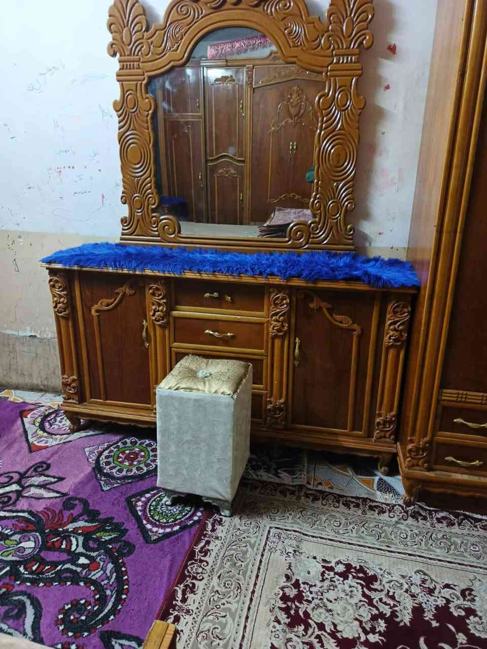 السلام عليكم الاغراض للبيع
1_ غرفة نوم 
2_ كومفيرة 
3_ تخم ملكي 
الرقم /*********** واتساب
