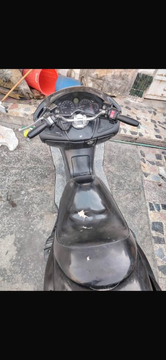 سلام  عليكم عندي دراجه  فورده البيع  لا تبخير لا كايمه  كلشي مابينه سعره  مليون  وبيه مجال الطيبين وبيك خير ودل راسني  علا هاذه الرقم ***********
