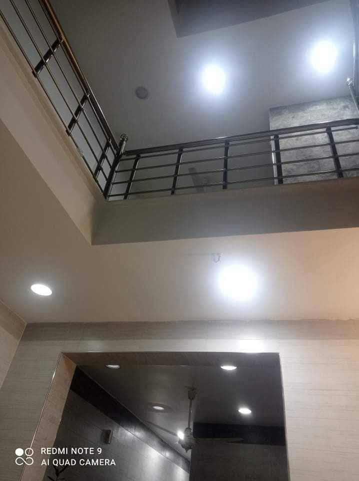 بيت للبيع او مراوس مساحة 💯 متر طابقين بناء حديث كامل مابي اي نقص بداية الحسينية  بالمخابرات قريب كوفي بيت ورد خدمات كاملة ..البيت يحتوي على مدخلين بناء حديث درجه اولى كله حجر ومرمر والسيراميك شرط اسباني والارضية كاشي طابق ارضي والطابق الثاني گرانيت والتأسيسات الكهربائية والصحية درجه اولى منظومه كاميرات بناء طابوق جمهوري..يحتوي على 3غرف نوم  3صحيات واستقبال ومطبخ حار وبارد  السطح اشتايگر .. للاستفسار الاتصال على الرقم واتساب ***********
@إشارة
