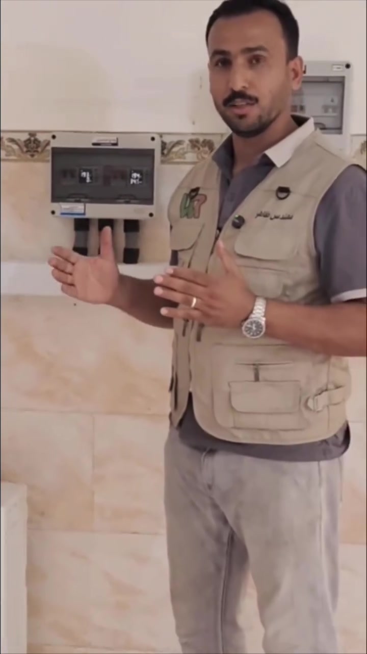 ☀️ طاقة هندسية ذكية لا تعرف التوقف.. من واسط إلى بابل! ☀️

​إنجاز جديد ينضم إلى سلسلة مشاريع مكتب وادي الرافدين للطاقة الشمسية، حيث أتم كادرنا الهندسي تجهيز ونصب منظومة طاقة شمسية متكاملة بقمة الكفاءة والجودة في محافظة بابل - قضاء الشوملي.

​نحن لا نبيع مجرد أجهزة، بل نصمم حلولاً هندسية ذكية تضمن لك استقرار الطاقة بأعلى كفاءة وأطول عمر تشغيلي، لأننا نؤمن أن المواد الأصلية والتنفيذ الهندسي الدقيق هما أساس القيمة الحقيقية.

​🛠️ مواصفات المنظومة:

​🔹 الألواح: عدد (21) لوح من شركة Longi العالمية بقدرة 650 واط للوح الواحد (أداء استثنائي وعمر طويل).

​🔹 الإنفرتر: إنفرتر هجين (Hybrid) ذكي بقدرة 16 كيلو واط، محمي بالكامل بمعيار IP65 المقاوم للظروف الجوية والغبار.

​🔹 الخزن (البطاريات): بطاريات ليتيوم متطورة عدد (2) بسعة 16 كيلو واط لكل بطارية، مع ربط ذكي لنظام إدارة البطارية (BMS) لضمان أعلى مستويات الأمان والاستمرارية ليلاً ونهاراً.

​💼 التنفيذ والإشراف من قبل الكادر الهندسي للمكتب:

​👨‍💻 م. ظاهر محسن مانع 📱 *********** | ***********

​👨‍💻 م. قتيبة جاسم عبد الأمير 📱 *********** | ***********

​📍 موقعنا:

​🏢 العزيزية - شارع الخليج - مقابل وارث مول 2.

​✨ اختر الهندسة الذكية.. اختر وادي الرافدين واستثمر في طاقة المستقبل! ✨
