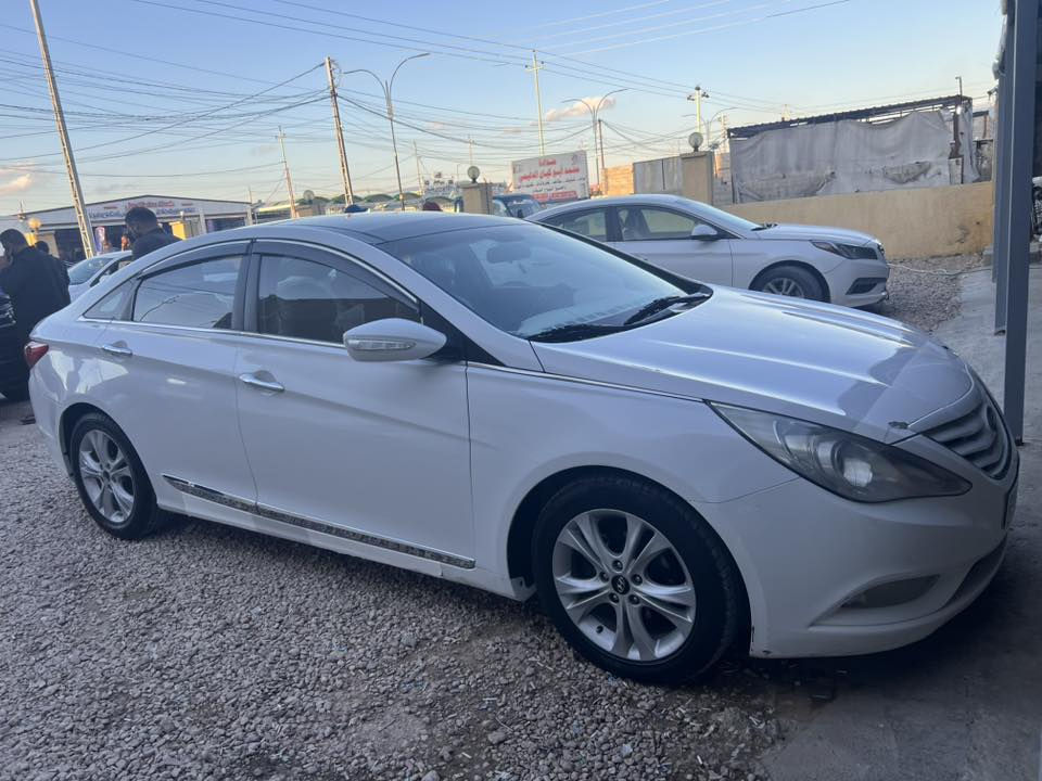 للبيع او مراوس
سوناتا 2011 خليجي فول مواصفات بانوراما
محرك 2400 دوش
گير و محرك كفالة
تبريد شغال
مشي حقيقي 117
ضررها باب السايق بدون دواخل 
معروضة ب120$ وبيها مجال قليل
للاستفسار ‭0781 796 1816‬
