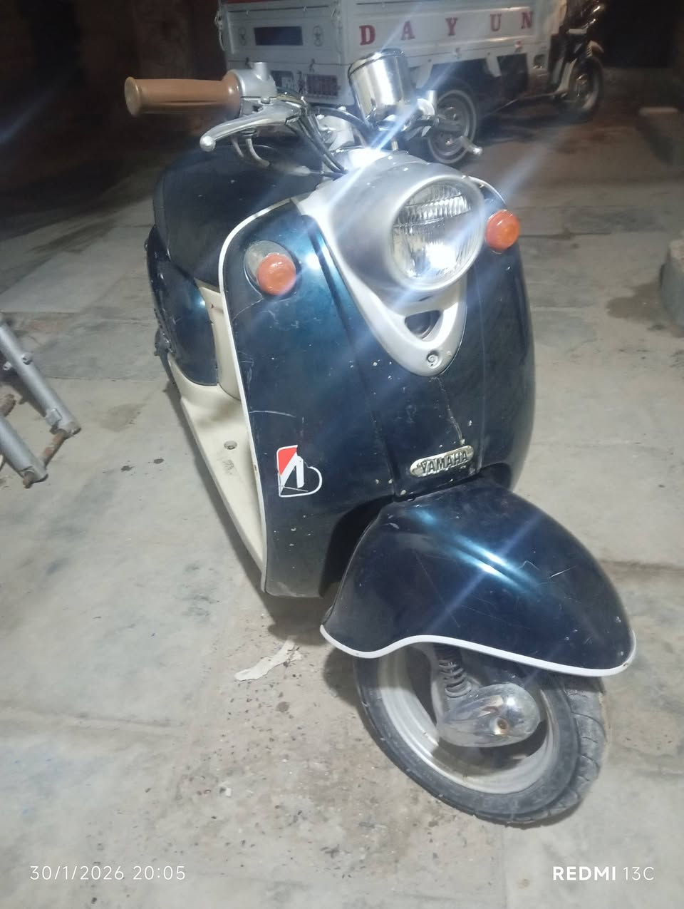 سلام عليكم دراجه مصريه الون زيتوني   للبيع محرك مامفتوح نكره سلف هورن دبل أشاره بريك أمامي خلفي كيلومتر شغل كيج بانزين شغل صطاب خلفي شغل تايرات جديد دراجه ماصاله هواي من طالعه من رمبه بعدهي وكله كلشي جديد وشغل مكان ناصرية سديناويه ***********يوجد واتساب
