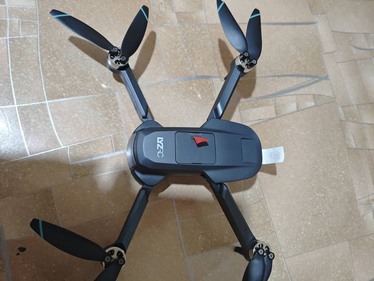 مرحبا اخوان L200 pro جديده لوك بس الكمبل بي خلل نضام البيع فحم الي تفيده يراسلني ***********
