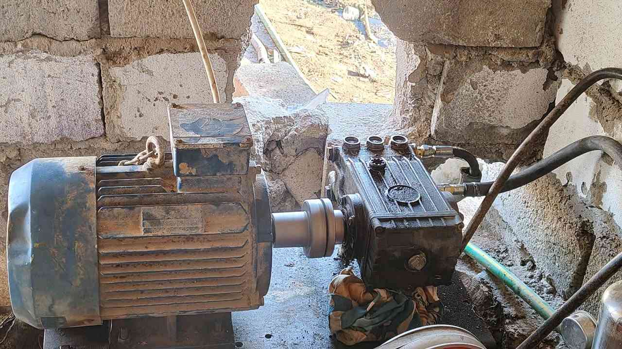 السلام عليكم ماطور للبيع ضاقطه 200 بار ماطور 7:30 حصان تريفيز صوندا سيم كبس مسلح 65 متر رقم الهاتف *********** السعر 1,250 المكان واسط عزيزيه منطقه الكرامه
