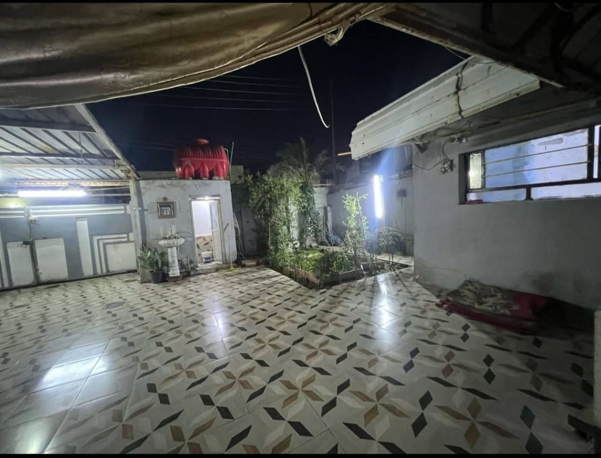 دار سكني للبيع  | حي الفرات
_______________________________
 الموقع | خلف متوسطة الاقصى  
_______________________________
 المساحة | 221 م2
الواجهة | 10 م
_______________________________
تفاصيل الدار بناء عكادة :
🔹 الطابق الارضي : 
1 غرف نوم الطابق الارضي
 استقبال + صالة + مطبخ + صحيات متكاملة
كراج - حديقة
🔹 الطابق الاول 
مكون من 4 غرف نوم 
_______________________________
للاستفسار اكثر زورونا في مكتبنا الكائن في :
ديوانية - الجزائر- مقابل برج الامراء 
مجاور مستشفى الحياة للعيون - د.حسنين
او الاتصـــال على الارقام
***********
***********
