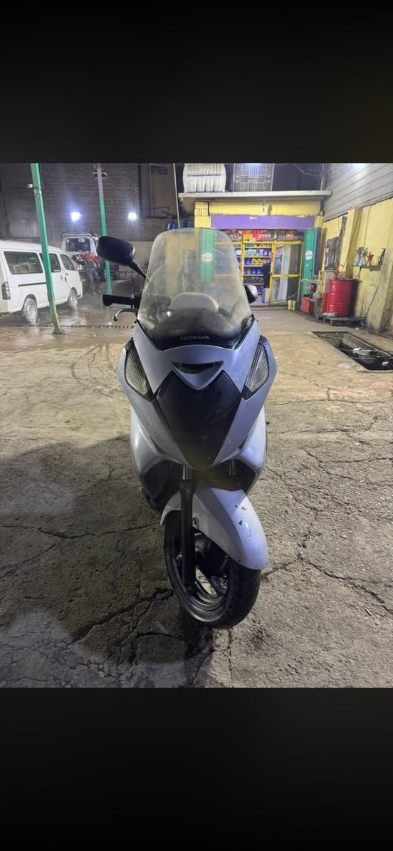 سلام عليكم شباب دراجه سلفر ونج 600 اوفر مود شغال  دراجه شلعه ومعدل. كفراته نضافتهن 70/100 مكينه ناعمه بلاديه   مكاني بغداد العبيدي حي الرئاسه سعره مليون وبيه مجال رقمي ***********
