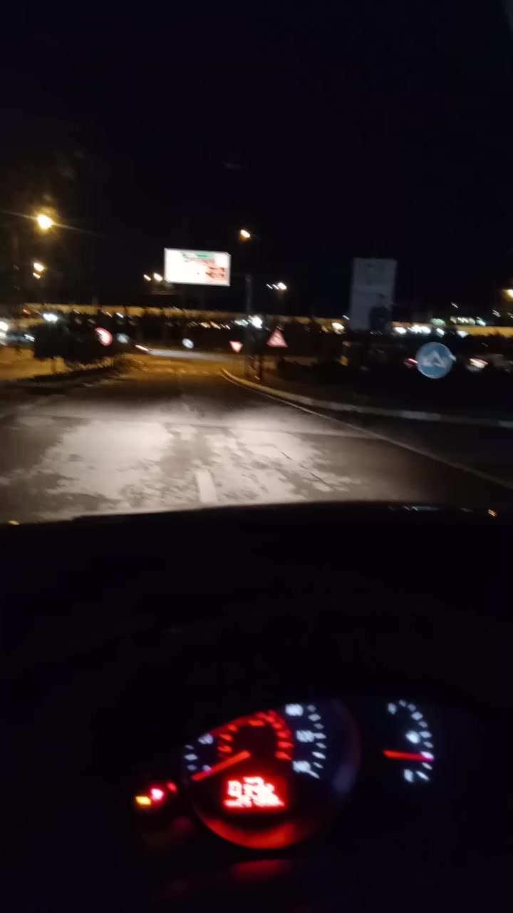 السلام عليكم سياره فورتي 2010 رقم انكليزي اديالى بسمي سياره حلوه ونظيفه عله ايدي كله جديد حادثه جاملغ وبنيد ومرجعينه نفسه لايت جديد صدر جديد كهربائيات جدد تخم تأير فلنجات ودسكات جدد كله جديد الله شاهد بس نقصه مشط استيرن سعره 85 ورقه وبيه مجال *********** وتساب
