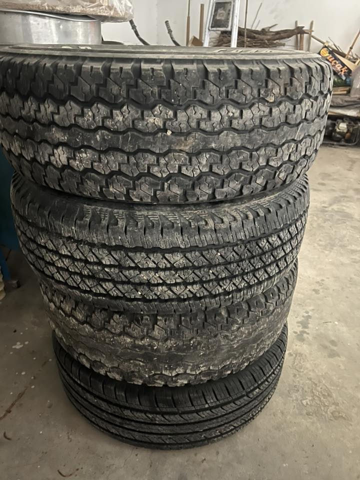 تاقم تایەیی باڵۆن مۆنیکا زۆر پاک و خاوێنە بۆ فرۆشتن
***********
