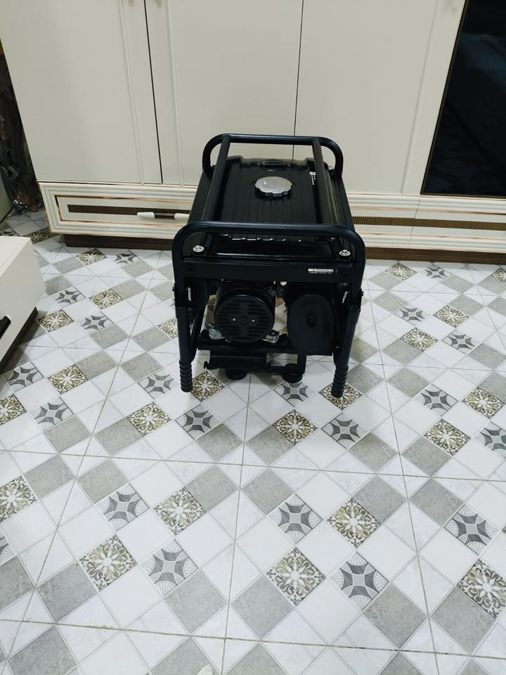 سلام عليكم مولده استرا كوريه الباب الاول بانزين.3ونص كيفي15امبير أتشغل عليه ول يمه بل حمل ملف نحاس . الحجم الكبير . مولده كلش نضيفه مشتغلا  سبوعين فقط بلاديه مداخله اي تصليح نكره بالتشغيل السعر200مكاني  بغداد الشعب ويوجد خدمه توصيل داخل بغداد لرقم الهاتف***********
