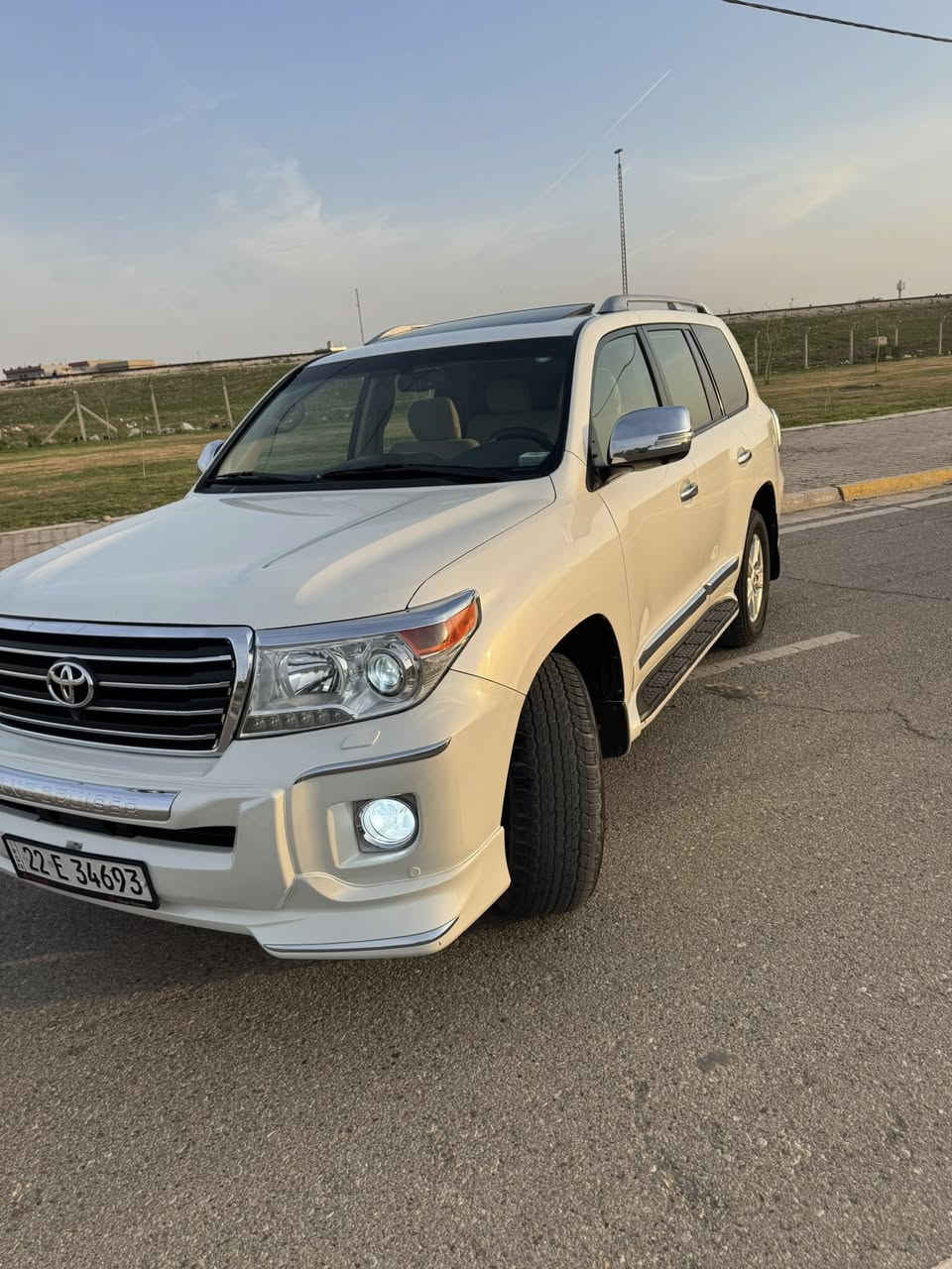 السلام عليكم
لاندكروز2013 بريم 
المواصفات معروفة 
فتحة 
كشنات جلد 
٦سلندر 
كشن كهرباء 
انارة داخلية
ماشية 196Km
وباقي مواصفات الاندكروز معروضة
السيارة كفالة عامة  
عدا بارد شي قليل 
للاستفسار ***********
مكان السيارة كركوك
السعر ٣٧٥
