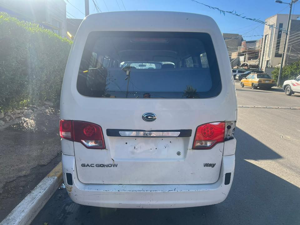 السلام عليكم
باص ٧ راكب جنو 
السيارة رقم خصوصي بغداد الرقم الجديد سيارة مدوشمة كامل جديد 
السعر ٣٥ ورقة وبيه مجال بسيط 
موديل ٢٠١٢ /غزاليه/ ***********
