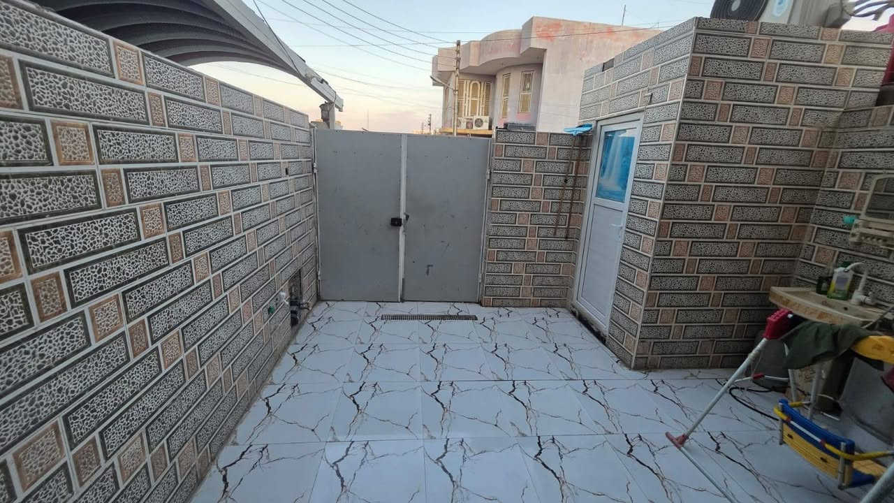 بيت للبيع مساحة 100 متر +3 متر فضلة، العنوان حي الخليج قرب صيدلية غصن الرمان، طابق ونص
الطابق الأول كونكريت، أما الطابق الثاني عگاده
بناء سنة 2023، حديث
الواجهة 5، النزال 20
السعر خاص أو الأتصال ع الرقم
***********
