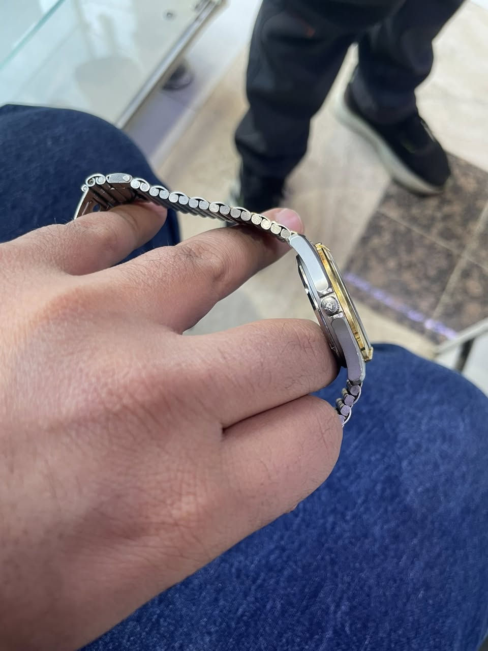 السلام عليكم
ساعه سيرتينا اوتماتيك لونين مستعمل نضيف جداً مع العلبه الاصليه السعر 250 دولار تسليم بغداد فقط للاستفسار ***********
