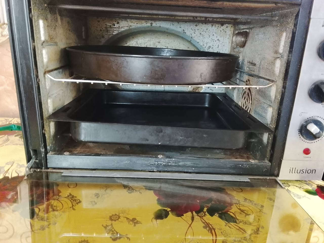 السلام عليكم فرن للبيع شغال السعر 100 لتواصل ***********
