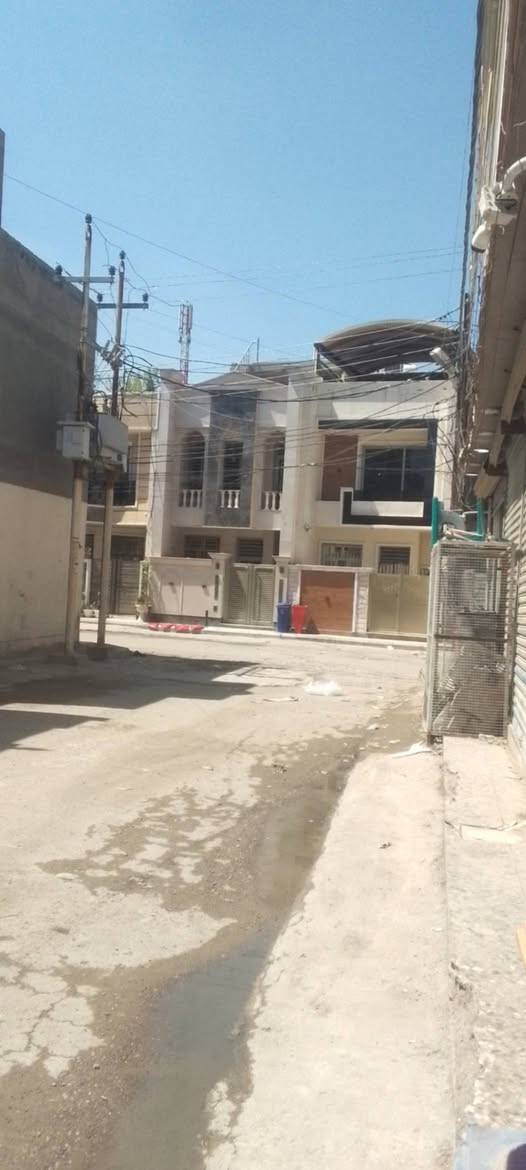 ييت للبيع المساحة 85متر طابقين ٣غرف نوم وصحيات داخلية وخارجية وصاله ومطبخ وحمام ومنور الطابق الثاني غرفتين كبيرتان واجهة 5النزال 17 الموقع الدورة زراعي شارع 60 مقابيل قاعة القبطان وقريب على المدارس ***********
