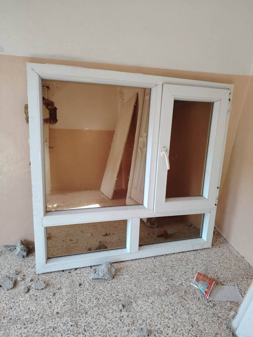 متاح شباك وباب بلاستك أبواب حديد اثنين التواصل مع صاحبهم ***********
