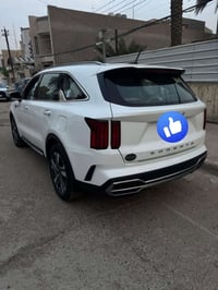 سورنتو 2022 خليجي  السياره بيهه بابتين صبغ ع النص والباقي مكفول السعر ...