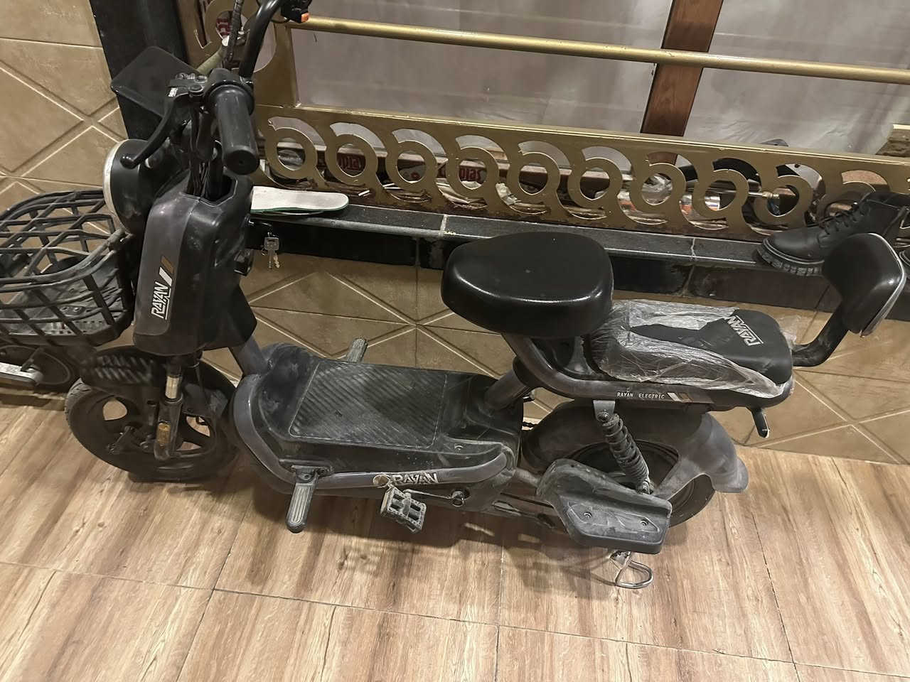 سلام عليكم بايسكل ريان حجم 14 موديل 2025 المواصفات.  سرعة 40 حقيقي.  اربع بطاريات يمشي 40 كم بصمة تشغيل عن بعد وباقي لمواصفات معروفة السعر 250 قفل 
الرقم للتواصل ***********
