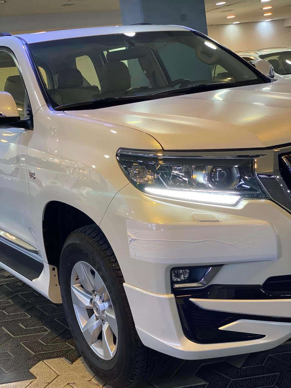 تويوتا برادو موديل  ‎2023
سيارة زيرو 
ماشية 12000
 مرقم بغداد شبه مميز بأسمي
ا‎السيارة خاضعة لضمان شركة تويوتا العراق (3)سنوات 
مكفولة
6 سلندر - TOYOTA PRADO TX.L    
‎- فتحه سقف سلايد روف 
‎- بصمة دخول و تشغيل 
حساسات خلفية‎ -   مقاعد جلد بيجي
‎- كاميرا خلفيه 
‎  -     شاشه لمس 
‎- مرايا كهرباء 
‎- مثبت سرعة  crose 
 دبل تانكي ‎- إضاءة LED 
- AUX, BLUETOOTH 
‎- شاحن لاسلكي 
‎- ثلاجة
‎للاستفسار اكثر
رقم صاحب سيارة ***********
السعر 5 دفاتر و5 أوراق
