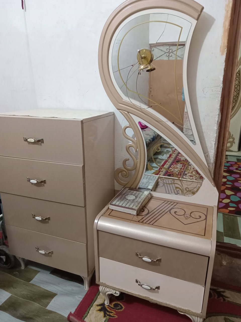 اسلام عليكم غرفة تركيا للبيع بيهه اضرار بسيطة الدوشك مبيوع فقط الأخشاب السعر ٣٥٠ وبيهه مجال قليل مكاني الحر قريب على سوق حي العسكري مال الحر هذا رقمي واتساب***********
