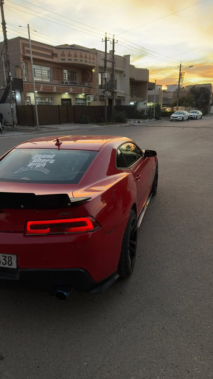 ( للبيع او المراوس سعرها 98 وبيها مجال حك نواقصها ) 
السلام عليكم ورحمة الله وبركاته. 
كمارو RS موديل 2014 محرك 6 سلندر 3600 .
وارد كندي 
اشتريتها صبغ 3 قطع بس انحسبت عليه صبغ حزام 
( حادث جامغ خلفي جهة السايق ومن اشتريتها عدت شغل الحادث من جديد مع حمام كامل ) 
السيارة مكفولة محرك وكير ماشاء الله 
عليها ادامة كاملة
 بلكات ريسنك اصلي 
منظومة مي مع المراوح كاملة GM اصلي ومي 
منظومة تبريد كاملة 
تخم تاير جديد تو سايز 
صدر خلفي جديد كامل واصلي GM 
كزوز سستم 
ويل كب اصلي GM مال ZL1 تو سايز
صدر امامي جديد 
باتري اميرون جديد 
تغليف دواخل الصندوك كامله فرش وفايبرات وباقي الغراض 
هواي تفاصيل بيها ونواعم وترتيبات 
((((. نواقصها )))))) 
1- بكرة مال استيرن وكفت ف وكف الهورن وجهة من التحكمات
2- طوافة مال بانزين تخربط من اشتريتها وما بدلتها 
3- استيرنها ثكيل شويه اعتقد المشط ومانصحوني ابدل الا يكوم 
4- السلف بي مشكلة ياخر مرات وكلولي بوشه وماسويتها 
5- السنوية ساقطه صارلها 8 اشهر 
السيارة رقم بغداد باسمي 
للبيع او المراوس  .. 
سعرها 98 وبيها مجال حق النواقص 
مكان السيارة الغزالية 
***********
