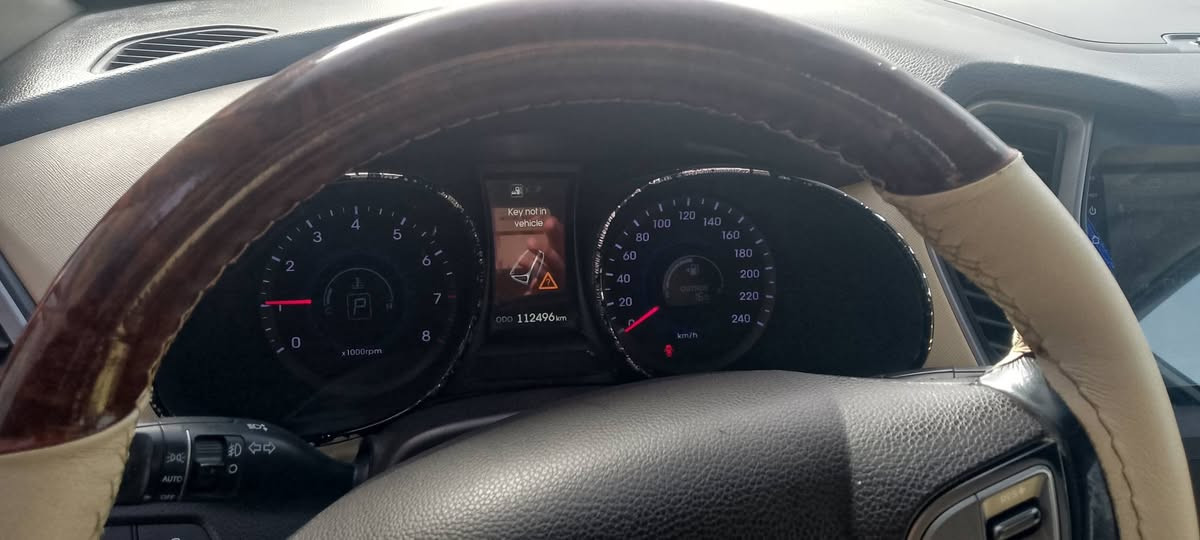 سيارة سنتافيا للبيع 2016 كفالة عامة ماعدا صبغ خفيف بالباب مبينه بالسونار السيارة باسمي سنوية وهزه وارقام جديدة رقم واسط المكينة 6سلندر ماشيه 112 السيارة سبعة راكب السيارة فول مواصفات واحد على واحد
 السعر 170$ للتواصل على الرقم التالي العنوان الكوت المركز 
***********
***********
