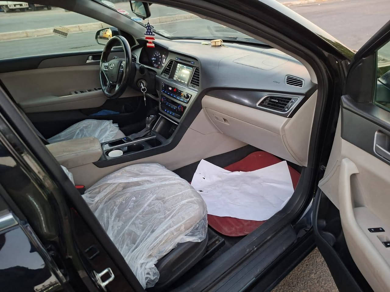 بسم الله الرحمن الرحيم
سلام عليكم
سوناتا 16 أمريكي 

سياره 3 قطع جاملغين وبنيد السياره
مكينة 2400 GDi تجفيت جديد على أيدي استندر 
السياره رقم أسليمانية سنويه جديد
 
 مواصفات حلوه 
شاشة ابلادي 
كامره 
انضمة قياده وباقي المواصفات معروفة
ماعتقد اكو هيج سعر 
ملاحظة السياره بحاله جيدة  وبااسمي تريد تحويل تريد وكاله
ونضيفه وأحله من الصور بهواي 
مستعجل على البيعة 
للستفسار ***********
 موجود بي واتساب  مكان السيارة بغداد الكرخ
