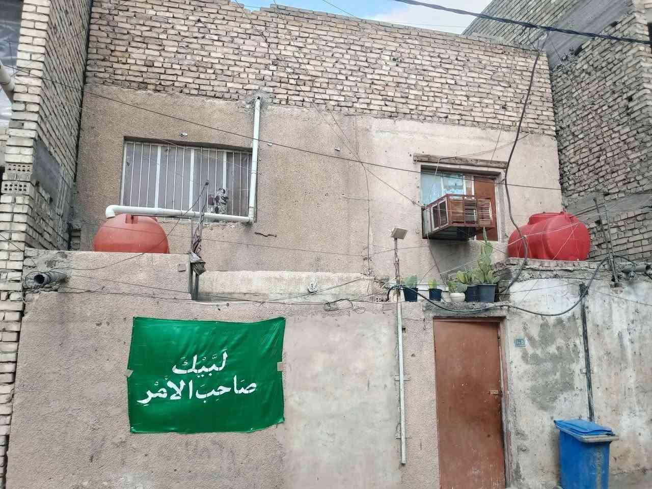 السلام عليكم بيت للبيع مدينة الصدر قطاع 71 اول فرع بالقطاع مقابيل74
المساحة 144متر *
*البيت إعگادة ينگعد بي*
طابقين الطابق الاول صحيات +استقبال+حولي+غرفتين*
الطابق الثاني غرفتين +مخزنين ويصيرن غرف *
للاستفسار الاتصال ***********
