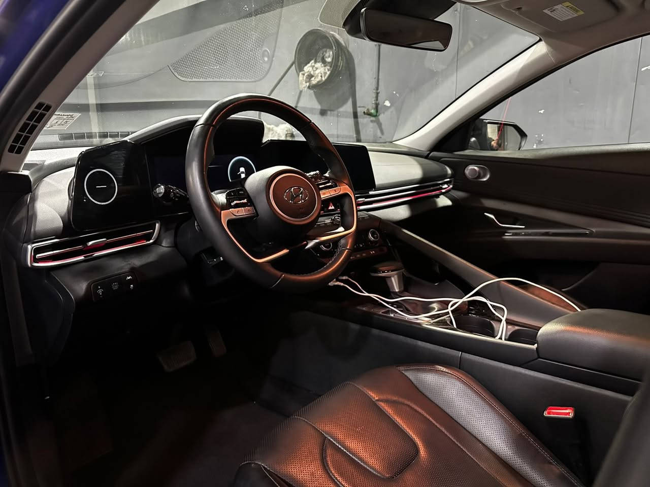 النترا هايبرد 2023 امريكي حادث بسيط ركن الجاملغ الخلفي بدون دواخل  وراجع بارد وركن الجنطه  هم بارد وكحلتهن 

السياره بسمي تحويل ثاني يوم 

فول موصفات

مواصفات لمتد limited

١-بصمة تشغيل ابواب وصندوك. (بصمة ابواب لمس)

٢-فتحة سقف ( سلايد روف )

٣-محرك 1.6

٤-كاميره  خلفية دوارة

٥-رادارات 360 درجة ( امامي جانبي خلفي ) تمنع التصادم الامامي والجانبي والخلفي

٦-التحذير عند فتح الباب

٧-تحكمات ستيرن 4 جهات

٨-دشبول شاشة 4 وضعيات للعدادات

٩- 3 وضعيات قيادة ( عادي سبورت ذكي )

١٠- مثبت سرعة ذكي ( التحذير عند مغادرة المسار )

‏١١-Auto Hold التوقف لفترات قصيرة

١٢-الهاند بريك بصمة

١٣-شاشة بلازمة حجم كبير لمس تدعم نظام الابل كار بلي والاندرويد اوتو بدون كيبل يربط التلفون واير ليس و GPS

١٤-شحن واير ليس

١٥-ويل كب ١٧ مميز

١٦-نظام الصوت Bose عدد السماعات 8

١٧-تشغيل عن بعُد

١٨-اشاير بال مري

١٩-اضواء ترحيب عند الاقتراب

٢٠-لايت لد 3عدسات وسكنات لد

٢١-كشنات جلد السايق كهرباء

٢٢-نقطة عمياء

٢٣-تدفئة/ تبريد بالكشنات

٢٤- لد متغير الالوان 12 لون على طول الدشبول

٢٥- كير اوتماتيك و S عادي

٢٦-تحديد مسار وقيادة ذاتية  ورادار امامي

٢٧- مانع انزلاق 
***********
للاتصال
سعر 165 مجال بسيط 

عنوان شارع فلسطين
