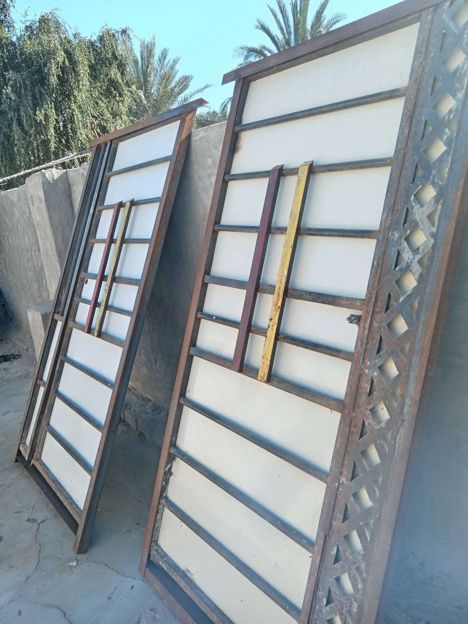 سلام عليكم بابين
متر وربع

ورتفاع مترين

ذي قار شطره

سعر علا ٦٥ والا ثنينهن بيهن مجال ***********
