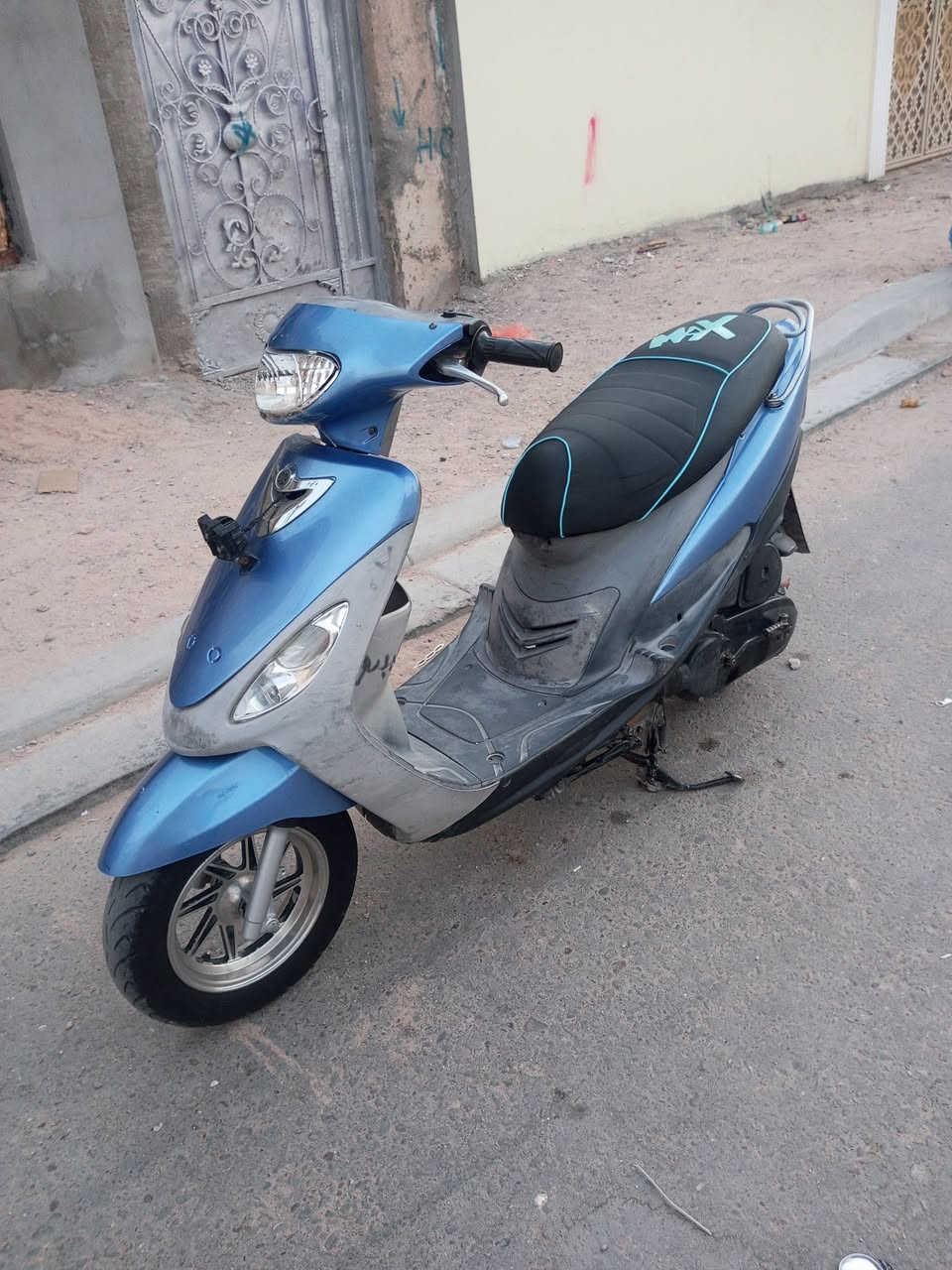 دراجه ماكس قجمه البيع دراجه نضيفه مفتوحه مره وحده مبدل بس بستم كلشي شغال لايتات واشاير السعر 575 وبيه مجال لشراي مكاني بصره زبير محله العرب الاولى قرب جامع الرسول رقمي *********** واتساب متواجد فقط
