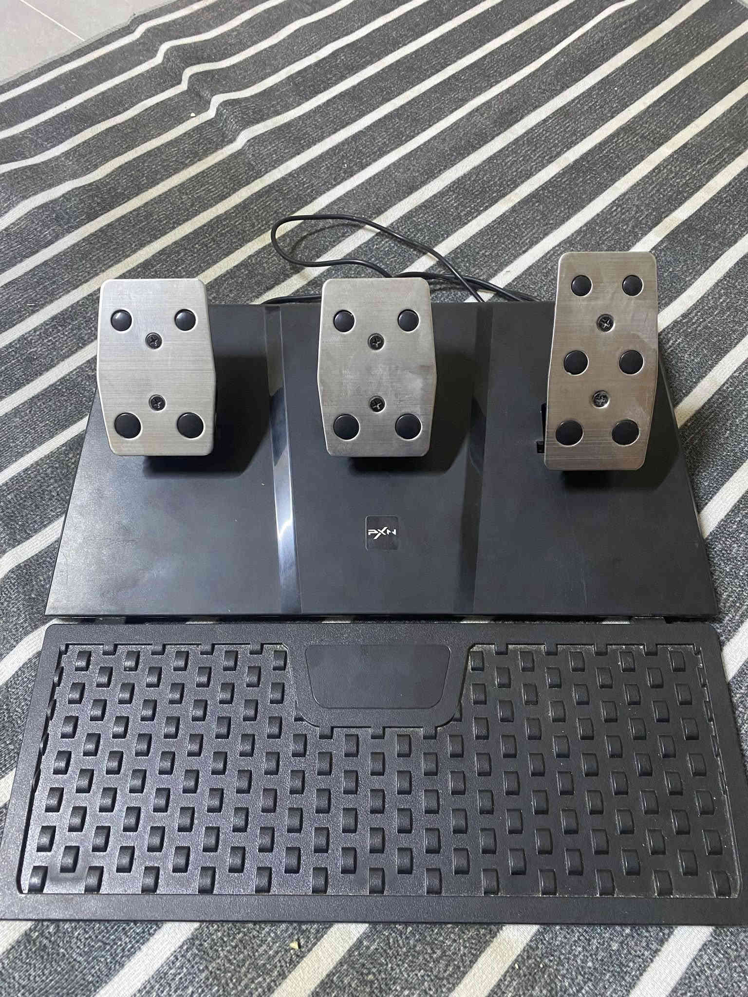 سلام عليكم بلي فور مهكر للبيع  ودركسون V9الجهاز ما مفتوح عل فحص هوه والدركسون السعر 350وبي مجال المكان نجف 
***********
