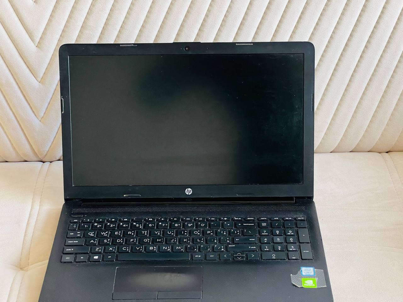 📢 للبيع لابتوب HP – حالة ممتازة
🔹 المواصفات:
المعالج: Intel Core i7‑8565U (جيل 8)

الذاكرة (RAM): 8GB DDR4 2400MHz

التخزين: Lexar SSD 240GB (سريع)

كرت الشاشة:
• Intel UHD Graphics 620
• NVIDIA GeForce MX130 – 2GB

الشاشة: 15.6″ Full HD (1920×1080)

عدد المنافذ: 
📌USB-3
📌HDML-1
📌 RAM
📌 قرص CD

✔️ بطارية جيدة 

✔️ مناسب للاستخدام اليومي وبرامج الأوفيس
✔️ مناسب للدراسة، تصفح، وأعمال التصميم الخفيفة

اللابتوب كلش نظيف وحلوو سلسل بالاستخدام مابي لا تعليك ولا اي عيب وسعره حلوو 

🛑 اذا مو شراي لا أتعبني 
💰 السعر: 460

📍 التواصل:
📱 ***********

📍 مكاني تكريت
