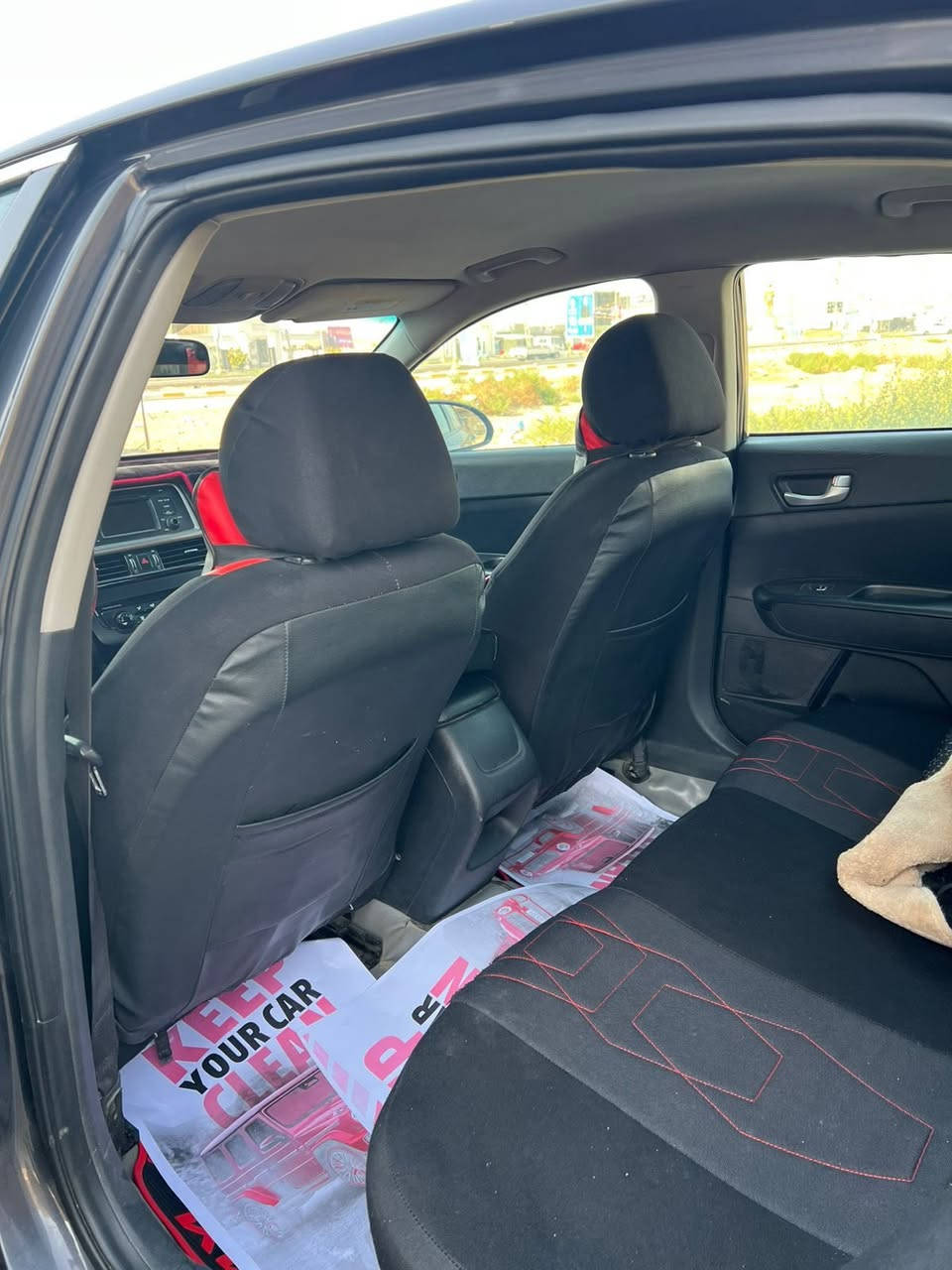 السلام عليكم للبيع اوبتيما م2017 بيها قطعتين صبغ الباقي كفاله السياره حلوه جديده ماشيه 111 محرك مفتوح كازكت مابي عيب سنويه جديده ورقم نص فول السعر 123 عنوان واسط الصويرة ***********
