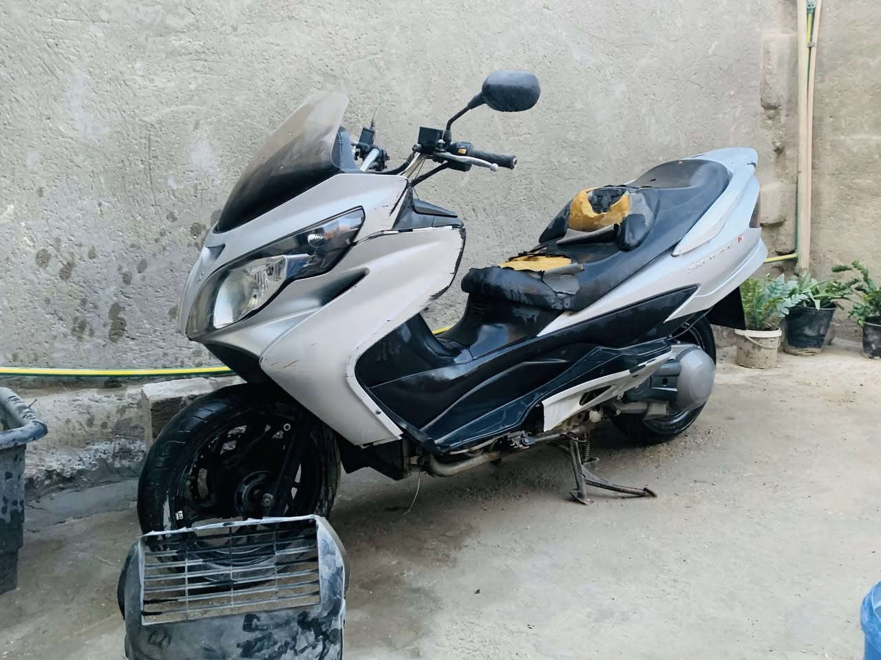 بسب الوعود الكاذبة اعادة نشر سلام عليكم اخوان دراجه sky wave 400 بصمه  للبيع الدراجه متروكة سنة باتري كاعد وباتري بصمه هم كاعد بيها تبخير بريك خلفي فقط گفراتها كبالكم  راديتر شغال فقط يرادله ربط واير چويتر شغال يرادله تنظيف داخلي  
الدراجه ابيعها الك كوم حديد واكفه !سنه
مستعجل على بيعتها

سعر 250الف 
رقم :***********
مكاني بغداد الكمالية
