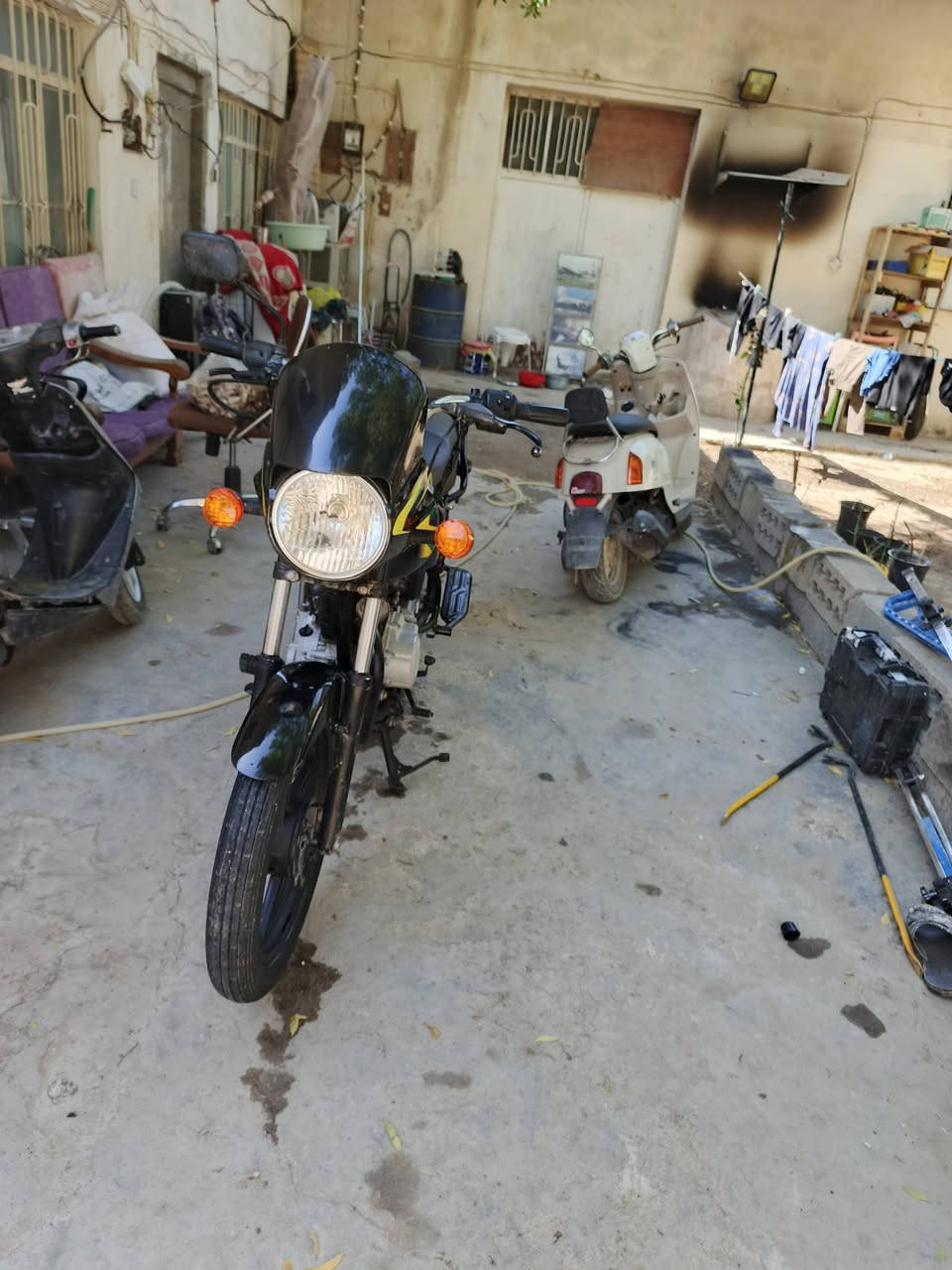 السلام عليكم دراجه بوكسر للبيع اوراق اصولي موديل 19 مكينه مكفوله دراجه خير من الله العنوان كربلاء رقمي ***********
