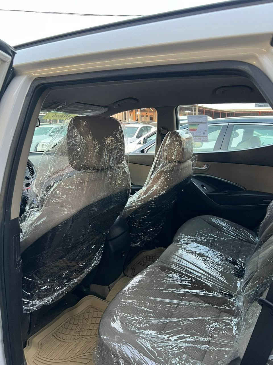 سلام عليكم
رمضان كريم
( بيع فقط ) 
سنتافى خليجي
موديل 2015
 ماشي 233 الف  حقيقي بلا صبغ بي كرت بل جاملغ كير محرك شرط
محرك ( 4 ) بستن دوش 
 ( 7 ) راكب
تحويل وكاله  شرط 
 السعر 148 بي مجال قليل مكان السياره موصل شيخان  رقم موبايل *********** وتساب دهوك, العراق
