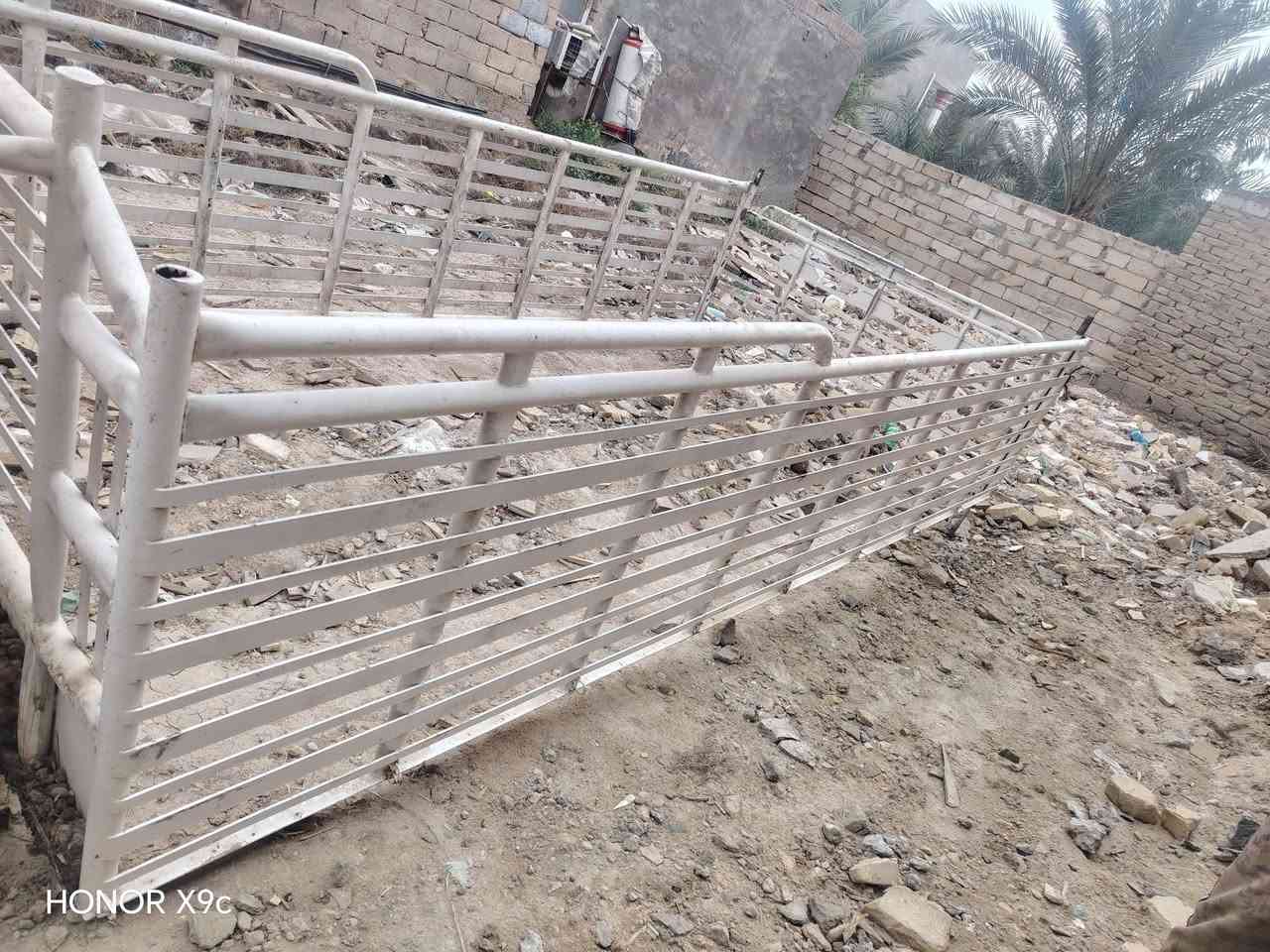 السلام عليكم عندي محجر للبيع مكانه حله
 ***********
