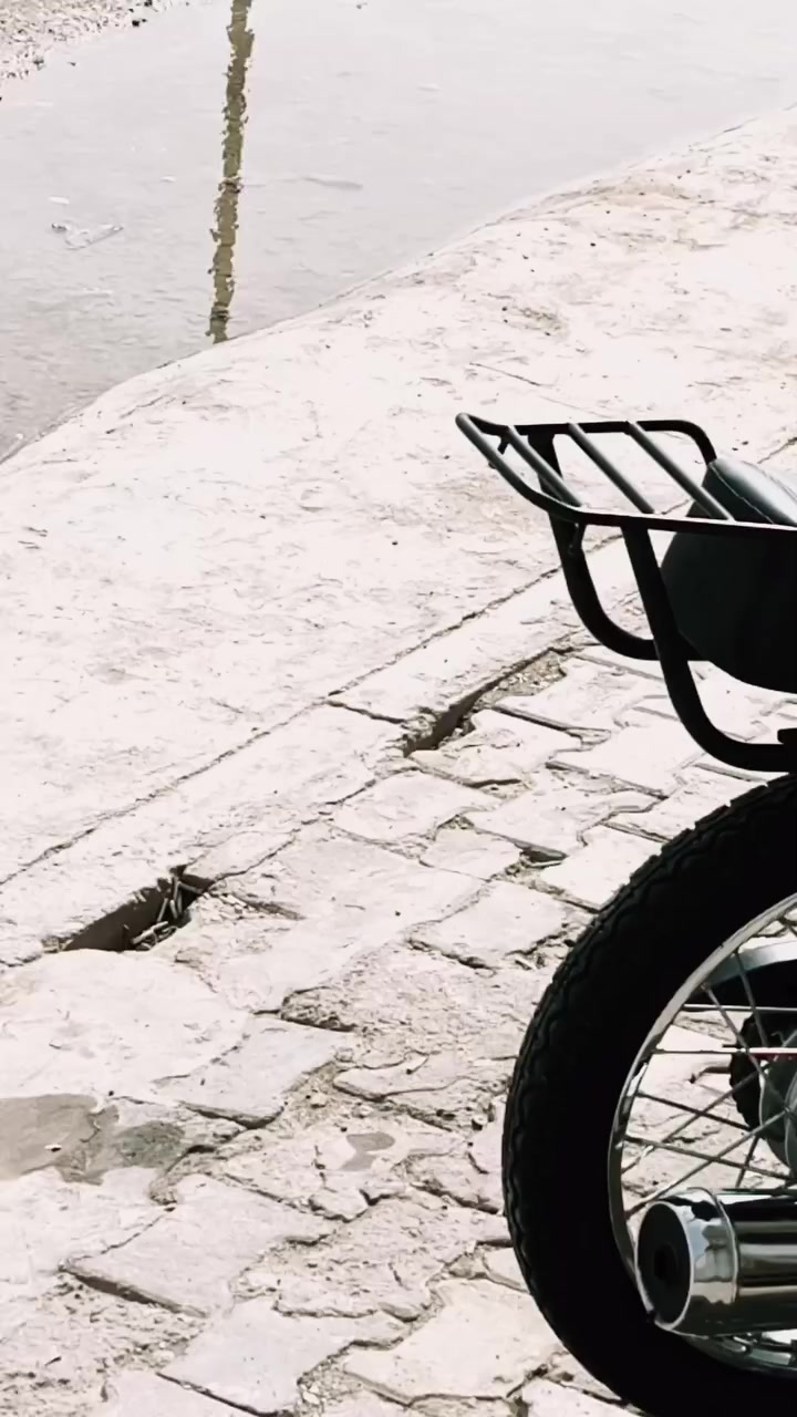 سلام عليكم دراجه للبيع سكنر صارلها شهر معمره سعر خاص***********
