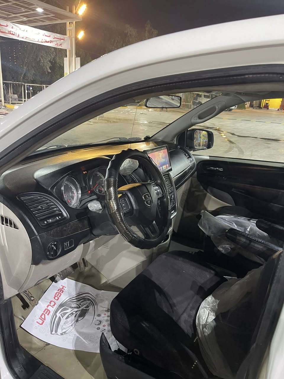 دوج كرفان للبيع 
2013 
ماشيه 110 
سياره حادثها طخه بسيطه بالجاملغ والصندوق 
ابواب ميكانيك 
3 قطع تبريد 
كشنات بلع منفصله
نظام اقتصادي ايكو 
السياره حداديه خلفيه جديده 
نقوصاتها 
حداديه اماميه غير جيده 
التبريد امانة ببداية الموسم مبدلين فرزيات امامي وخلفي بس يمكن الشغل مو مضبوط لان اشتغل اسبوعين ووراها فقد الغاز بعد مرح وشفته 
السعر 130 
الشراي يجي يشوف ويكلب ويدلل بيها مجال بسيط 

مكاني بغداد 
***********
