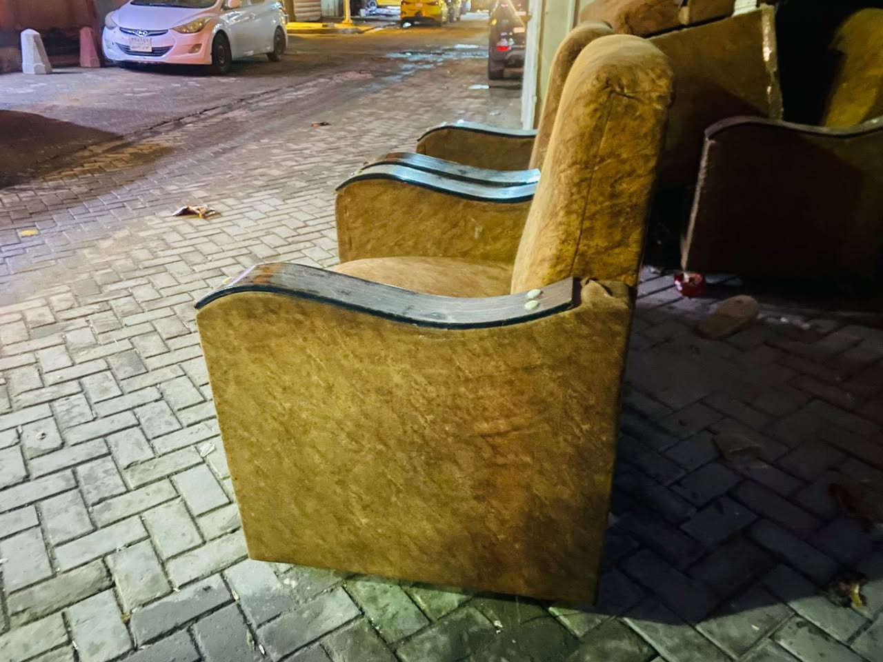 تخم. عشر مقاعد نضافه وسط الإسفنج جيد المقعد والضهر جيد سعره١٠٠مكانه الاعظميه


**إذا كنت صاحب هذا الإعلان وتريد حذفه لأي سبب، رجاءا أرسل رسالة إلى الدعم الفني**