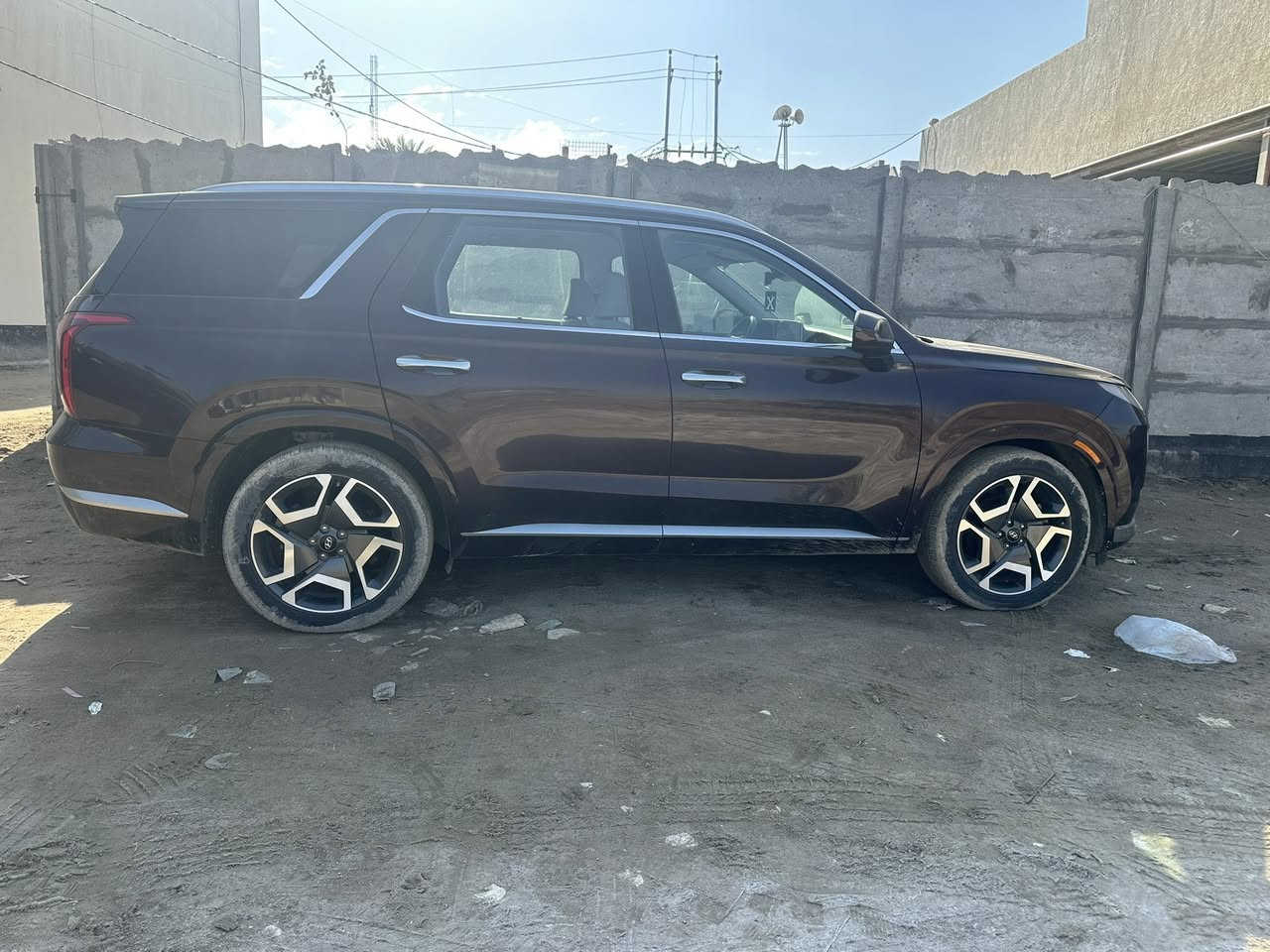 السلام عليكم بلسايد للبيع 2023 بريميوم سيل ماكو داعي اشرحلك مواصفاته معروفه فرق عن الكلكرافي مو فتحتين بس فتحه وحده السعر 290 بيه مجال بيه بنيد وجاملغ جه الصدر وباب الخلفيه جه الصدر الاستفسار اكثر ***********
