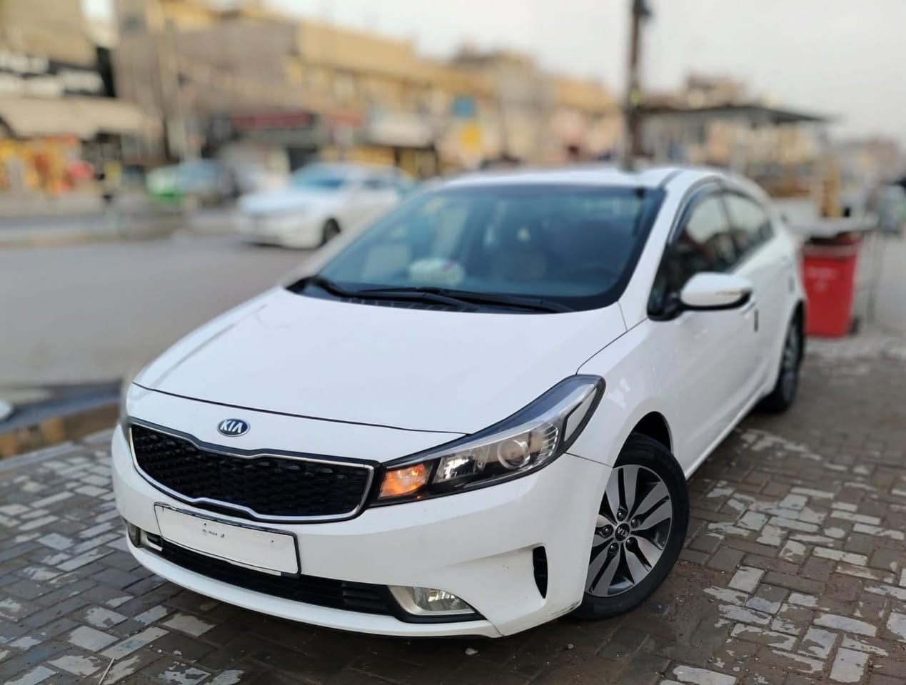 السلام عليكم اخوان سيراتو موديل 2018 ماشية 93  سلايت  خليجية محرك 2000 رقم بغداد  بيها طخة وصورة موجودة بل منشور ونصبغت مكان الطخة 
140 ورقة مكان سيارة دورة ‭0770 743 5428‬
