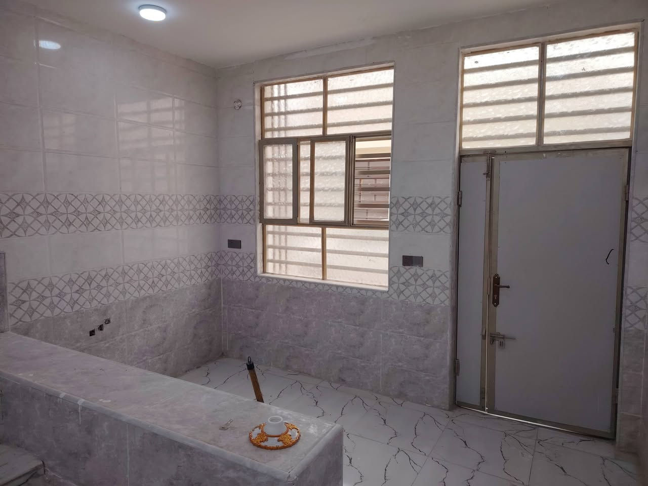 سلام عليكم
دار للبيع المساحه 50متر
طابو زراعي سند25 مع اقرار وتنازل بل محكمه 
النجف الاشرف شارع الصب مقابيل ملحق قريه الغدير عامود327 يتكون من
غرفه وصاله ومطبخ وحمام
بناء طابوق نهروان صب كونكريت مركزي الاساس والسقف
بناء ممتاز تبليط لباب البيت ماء كهرباء مولد ذهبي قريب ع شارع العام كافة الخدمات متوفره
((السعر 25)) وبيه مجال
الاستفسار
*********** واتساب 
*********** ابو منتظر
***********ابو امير
