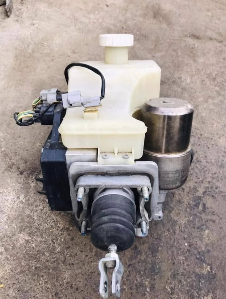 حسين باجيرو 📞***********
متوفر جميع قطع غيارر(جديد- مستعمل)باجيرو جميع الموديلات 
موقع📍 طالبيه قرب جسر طالبيه
