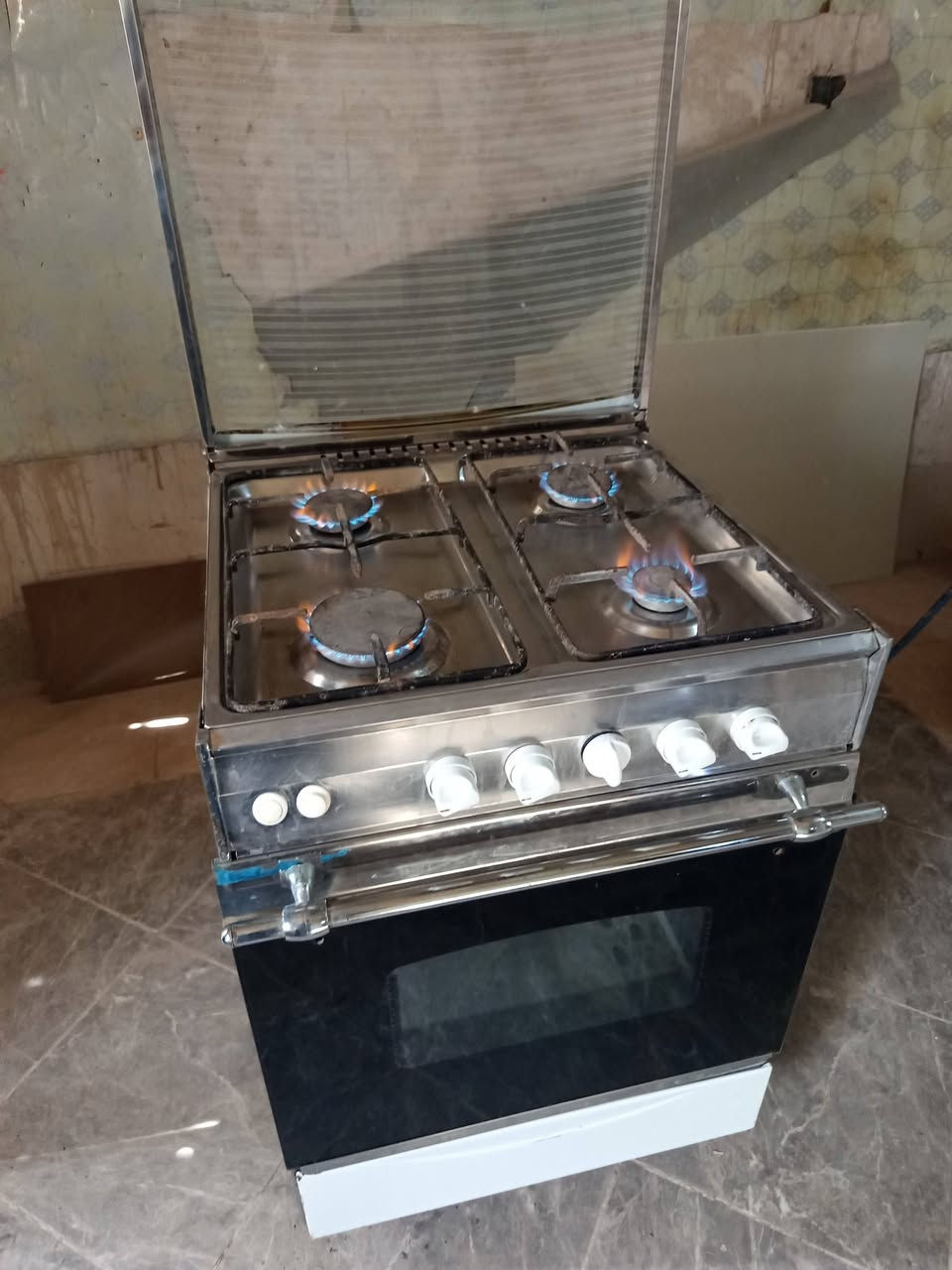 طباخ اربع عيون مصري 
سعر 90
توجد خدمة توصل بكرو
الشراي يراسل الصفحة أو يتصل *********** أو وتساب
